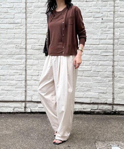 fredy emue（フレディエミュ）の「リネン混ポケ付きカーディガン（カーディガン/ボレロ・レディース・イエロー/サックスブルー/オフホワイト/ブラウン・38）」の7枚目の写真