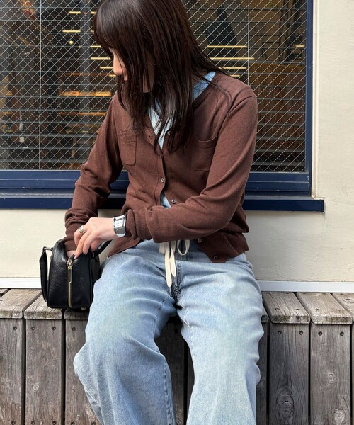 fredy emue（フレディエミュ）の「リネン混ポケ付きカーディガン（カーディガン/ボレロ・レディース・イエロー/サックスブルー/オフホワイト/ブラウン・38）」の12枚目の写真