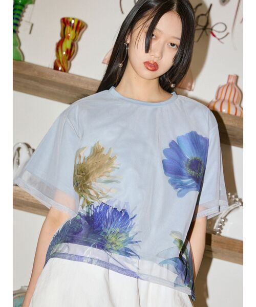 MURUA(ムルーア)の「【MURUA×STAYFLOWER】チュールドッキングフラワーTシャツ(Tシャツ/カットソー・レディース・ベージュ/ブルー/アイボリー・FREE)」の1枚目の写真