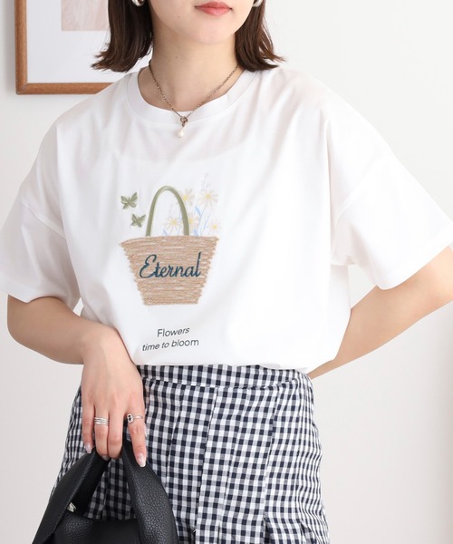 BRODIAEA(ブローディア)の「BRODIAEA かごバッグデザイン半袖Tシャツ(Tシャツ/カットソー・レディース・モスグリーン/キャメル/オフホワイト/ピンク/ブラック/サックスブルー・40)」の2枚目の写真