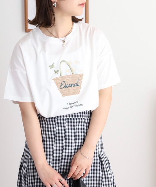 BRODIAEA(ブローディア)の「BRODIAEA かごバッグデザイン半袖Tシャツ(Tシャツ/カットソー・レディース・モスグリーン/キャメル/オフホワイト/ピンク/ブラック/サックスブルー・40)」の7枚目の写真