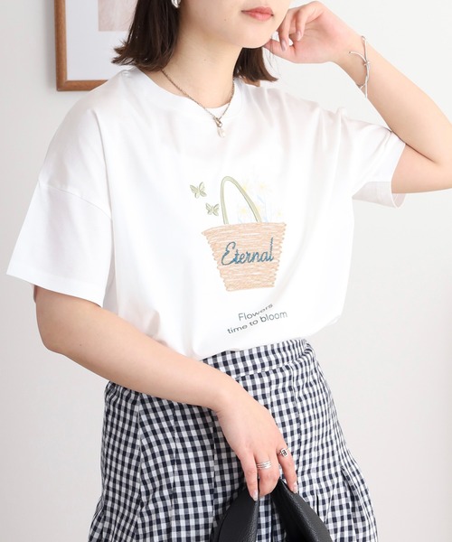 BRODIAEA(ブローディア)の「BRODIAEA かごバッグデザイン半袖Tシャツ(Tシャツ/カットソー・レディース・モスグリーン/キャメル/オフホワイト/ピンク/ブラック/サックスブルー・40)」の8枚目の写真