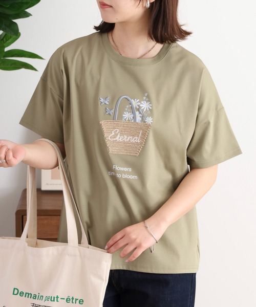BRODIAEA(ブローディア)の「BRODIAEA かごバッグデザイン半袖Tシャツ(Tシャツ/カットソー・レディース・モスグリーン/キャメル/オフホワイト/ピンク/ブラック/サックスブルー・40)」の16枚目の写真
