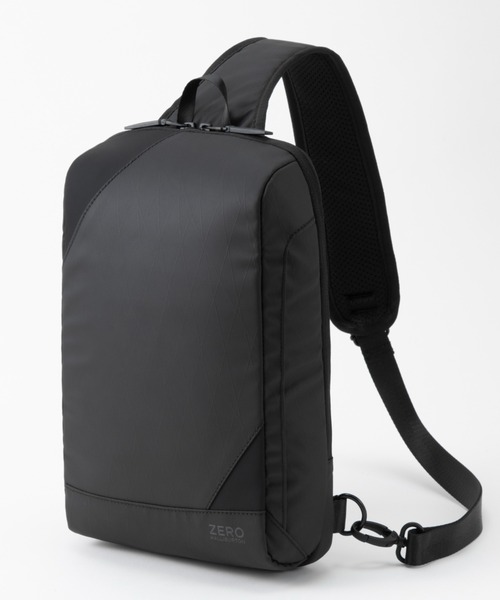 ZERO HALLIBURTON(ゼロハリバートン)の「レキシントン2 ボディバッグ 1気室 B5ファイル収納 11インチタブレット収納 81473(ボディバッグ/ウエストポーチ・メンズ・ブラック・FREE)」の9枚目の写真