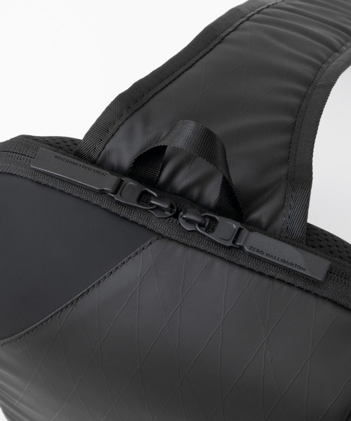 ZERO HALLIBURTON(ゼロハリバートン)の「レキシントン2 ボディバッグ 1気室 B5ファイル収納 11インチタブレット収納 81473(ボディバッグ/ウエストポーチ・メンズ・ブラック・FREE)」の10枚目の写真