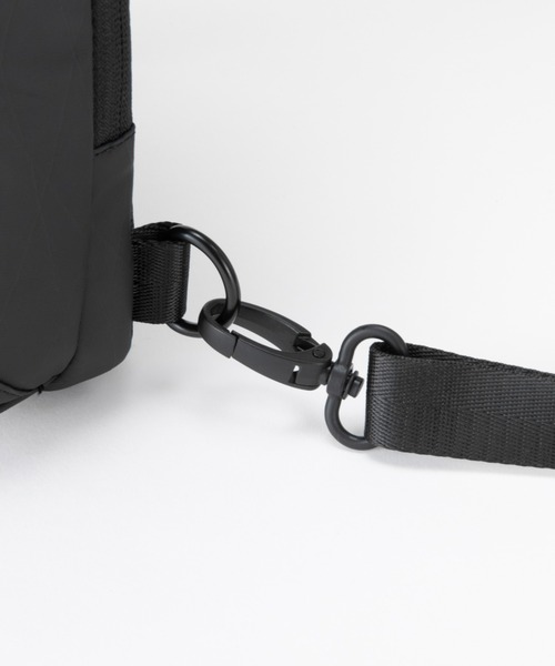 ZERO HALLIBURTON(ゼロハリバートン)の「レキシントン2 ボディバッグ 1気室 B5ファイル収納 11インチタブレット収納 81473(ボディバッグ/ウエストポーチ・メンズ・ブラック・FREE)」の13枚目の写真