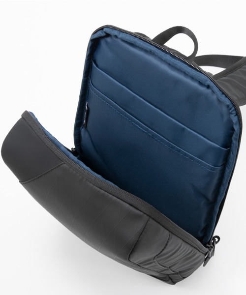 ZERO HALLIBURTON(ゼロハリバートン)の「レキシントン2 ボディバッグ 1気室 B5ファイル収納 11インチタブレット収納 81473(ボディバッグ/ウエストポーチ・メンズ・ブラック・FREE)」の15枚目の写真