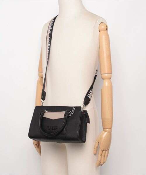 Guess（ゲス）の「BANDERA Satchel ハンドバッグ（ショルダーバッグ・レディース・ブラック系その他・ONE SIZE）」の22枚目の写真