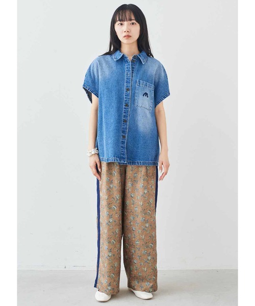 MEDE19F（メデジュウキュウ）の「ＭＥＤＥ１９Ｆ　ステッチ刺繍のあるオーバーサイズデニムシャツ〈ブルー〉（シャツ/ブラウス・レディース・ブルー・L/M/MP/3L）」の2枚目の写真