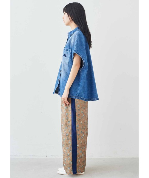 MEDE19F（メデジュウキュウ）の「ＭＥＤＥ１９Ｆ　ステッチ刺繍のあるオーバーサイズデニムシャツ〈ブルー〉（シャツ/ブラウス・レディース・ブルー・L/M/MP/3L）」の4枚目の写真