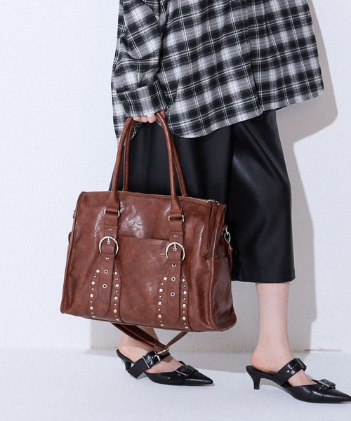 JEANASIS（ジーナシス）の「アンティークスタッズトート/576824（トートバッグ・レディース・ブラック/カーキ系/ブラウン・FREE）」の2枚目の写真