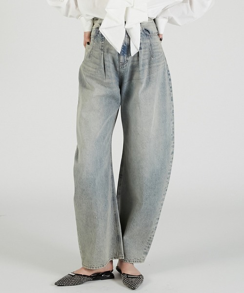 ハイウエストカーブデニム / High-waisted Curved Denim（デニムパンツ