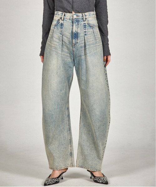 ハイウエストカーブデニム / High-waisted Curved Denim（デニムパンツ