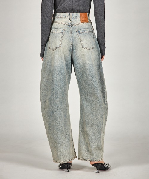 ハイウエストカーブデニム / High-waisted Curved Denim（デニムパンツ