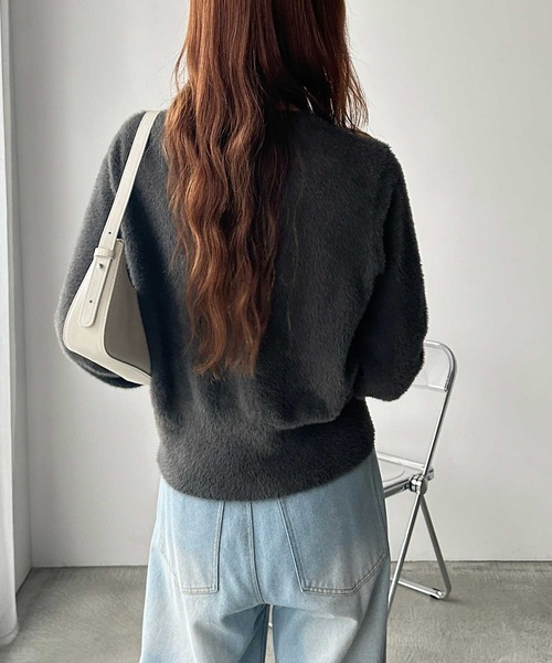 GeeRA(ジーラ)の「ゴールドボタン裾スリットシャギーニットカーディガン(カーディガン/ボレロ・レディース・レッド/グレー/アイボリー・MEDIUM/LARGE)」の15枚目の写真