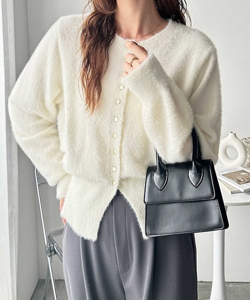 GeeRA(ジーラ)の「ゴールドボタン裾スリットシャギーニットカーディガン(カーディガン/ボレロ・レディース・レッド/グレー/アイボリー・MEDIUM/LARGE)」の10枚目の写真