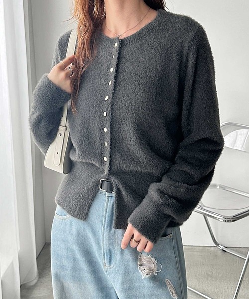 GeeRA(ジーラ)の「ゴールドボタン裾スリットシャギーニットカーディガン(カーディガン/ボレロ・レディース・レッド/グレー/アイボリー・MEDIUM/LARGE)」の13枚目の写真