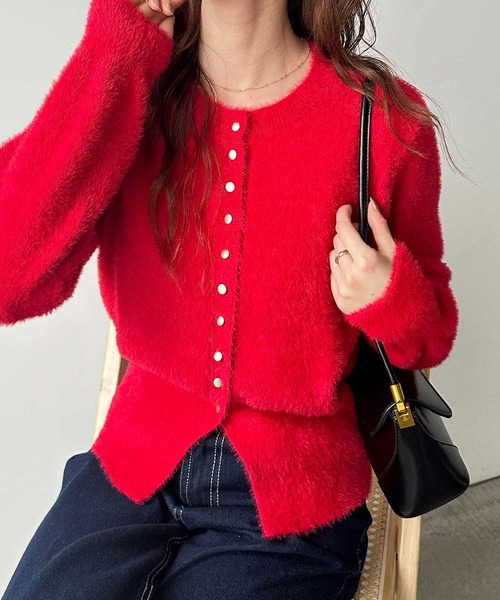 GeeRA(ジーラ)の「ゴールドボタン裾スリットシャギーニットカーディガン(カーディガン/ボレロ・レディース・レッド/グレー/アイボリー・MEDIUM/LARGE)」の6枚目の写真