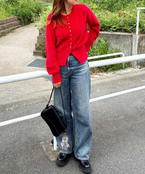 GeeRA(ジーラ)の「ゴールドボタン裾スリットシャギーニットカーディガン(カーディガン/ボレロ・レディース・レッド/グレー/アイボリー・MEDIUM/LARGE)」の7枚目の写真