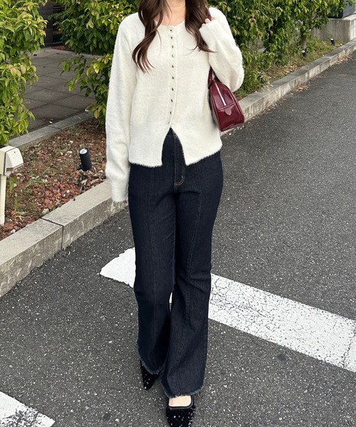 GeeRA(ジーラ)の「ゴールドボタン裾スリットシャギーニットカーディガン(カーディガン/ボレロ・レディース・レッド/グレー/アイボリー・MEDIUM/LARGE)」の19枚目の写真