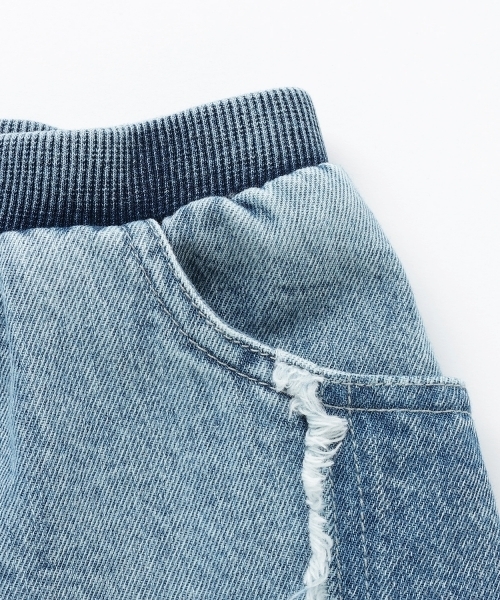 X-girl Stages（エックスガールステージス）の「【TBSドラマ フェイクマミー 着用アイテム】サイドラインバックロゴデニムショートパンツ（デニムパンツ・キッズ・ブラック/ブルー・140cm/130cm/120cm/110cm）」の3枚目の写真