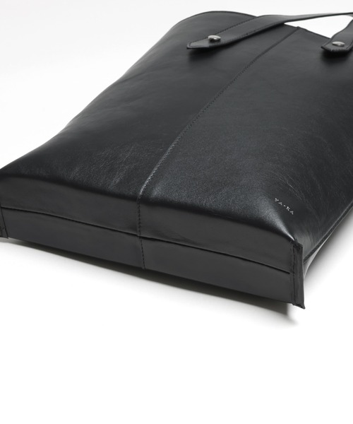 YArKA（ヤーカ）の「【YArKA/ヤーカ】 real leather swing handle bag [gil1] / スウィングハンドルバッグ（トートバッグ・メンズ・ブラック・FREE）」の5枚目の写真