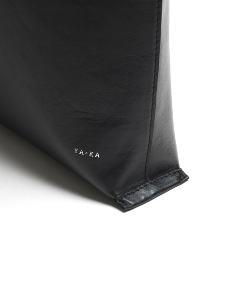 YArKA（ヤーカ）の「【YArKA/ヤーカ】 real leather swing handle bag [gil1] / スウィングハンドルバッグ（トートバッグ・メンズ・ブラック・FREE）」の6枚目の写真