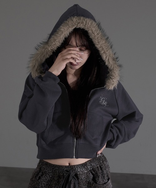 ファー付き黒ジッパーパーカー Mサイズ ファー付き黒パーカー ファー付き黒ジッパーパーカー Mサイズ パーカー
