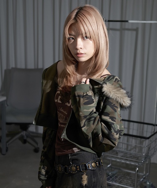 apres jour mignon(アプレジュールミニョン)の「ファー付きパーカー(パーカー・レディース・チャコールグレー/杢グレー/カーキ/ブラック・X-LARGE/フリー)」の8枚目の写真