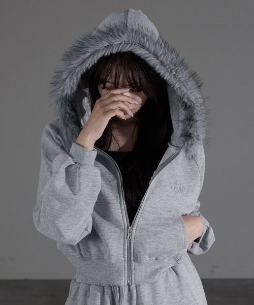 apres jour mignon(アプレジュールミニョン)の「ファー付きパーカー(パーカー・レディース・チャコールグレー/杢グレー/カーキ/ブラック・X-LARGE/フリー)」の10枚目の写真
