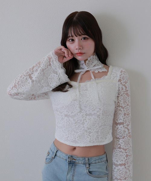 M DOLLY(エムドリー)の「flower lace serica ribbon tops / フラワーレースセリカリボントップス(その他トップス・レディース・ホワイト/ブラック・FREE)」の1枚目の写真