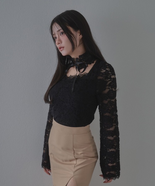 M DOLLY(エムドリー)の「flower lace serica ribbon tops / フラワーレースセリカリボントップス(その他トップス・レディース・ホワイト/ブラック・FREE)」の2枚目の写真