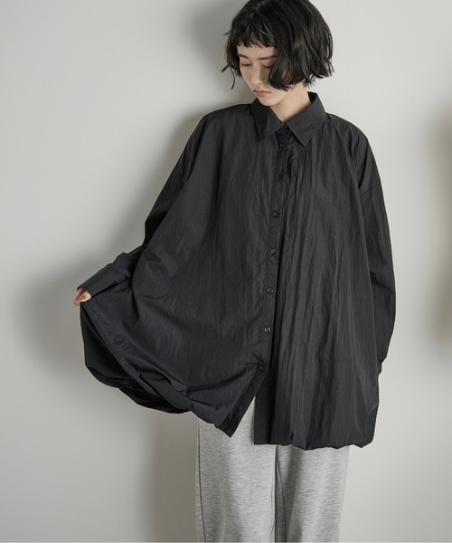 THE YOn（ザヨン）の「バルーンヘムミニシャツOP（シャツワンピース・レディース・ブラック/ライトグレー/アイボリー/サックスブルー/ピンク・FREE）」の2枚目の写真