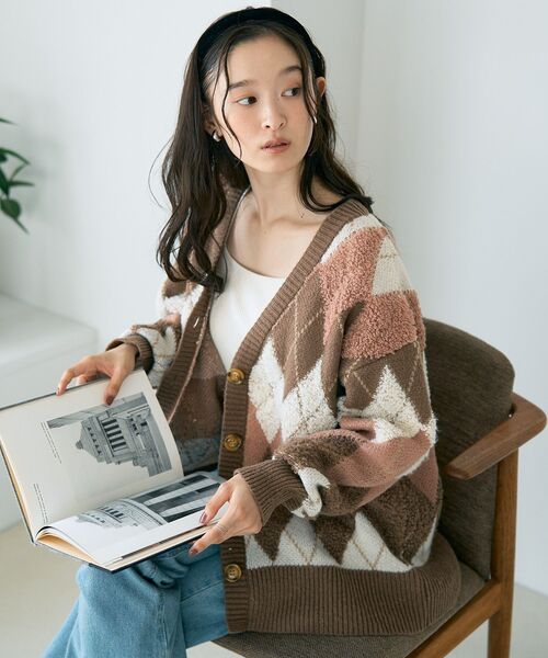 earth music&ecology(アースミュージックアンドエコロジー)の「ループ編みアーガイルカーディガン(カーディガン/ボレロ・レディース・モカ/ネイビー/グレー・FREE)」の4枚目の写真