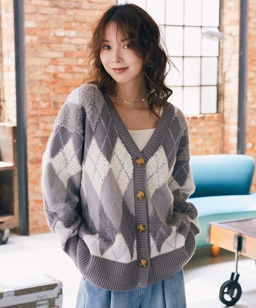 earth music&ecology(アースミュージックアンドエコロジー)の「ループ編みアーガイルカーディガン(カーディガン/ボレロ・レディース・モカ/ネイビー/グレー・FREE)」の5枚目の写真