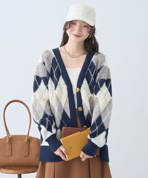 earth music&ecology(アースミュージックアンドエコロジー)の「ループ編みアーガイルカーディガン(カーディガン/ボレロ・レディース・モカ/ネイビー/グレー・FREE)」の11枚目の写真