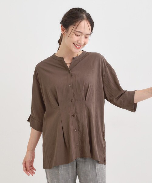 SHOO・LA・RUE(シューラルー)の「【S-LL/通勤スタイルにも】ウエストタックで程よくシェイプ 大人の上品ブラウス(シャツ/ブラウス・レディース・ブルー/ブラウン系/ブラック・04/03/02/01)」の8枚目の写真