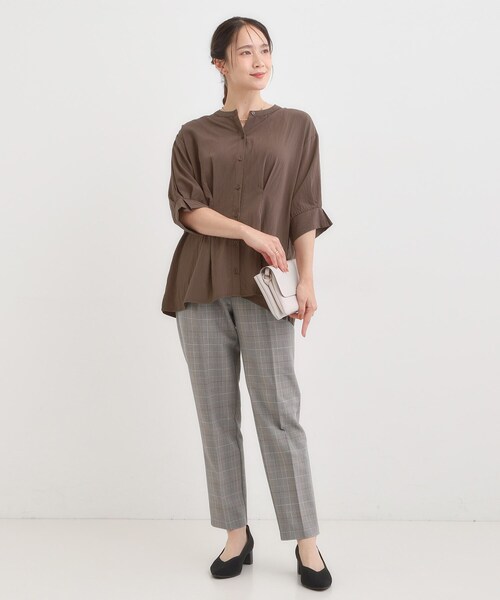SHOO・LA・RUE(シューラルー)の「【S-LL/通勤スタイルにも】ウエストタックで程よくシェイプ 大人の上品ブラウス(シャツ/ブラウス・レディース・ブルー/ブラウン系/ブラック・04/03/02/01)」の10枚目の写真