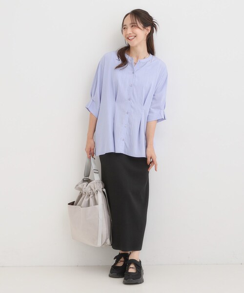 SHOO・LA・RUE(シューラルー)の「【S-LL/通勤スタイルにも】ウエストタックで程よくシェイプ 大人の上品ブラウス(シャツ/ブラウス・レディース・ブルー/ブラウン系/ブラック・04/03/02/01)」の14枚目の写真