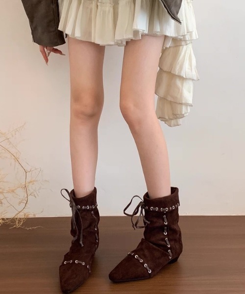 Sibra(シブラ)の「ヴィンテージ感漂うスエード風レースアップブーツ(3色展開)(ブーツ・レディース・ベージュ/ブラウン/ブラック・S/M/L)」の10枚目の写真