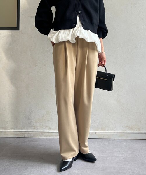 Chez toi（シェトワ）の「カットタックテーパードパンツ（その他パンツ・レディース・グリーン/ベージュ/ブラック・FREE）」の2枚目の写真