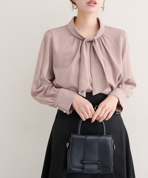 natural couture（ナチュラルクチュール）の「【WEB限定】袖口パールノット結びボウタイブラウス（シャツ/ブラウス・レディース・サックスブルー/ピンクベージュ/ブラウン/その他1/ネイビー/チャコールグレー/グレー/オフホワイト・FREE）」の7枚目の写真