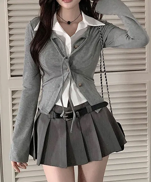 VIVID LADY(ビビッドレディー)の「レイヤード風 ショート丈 長袖 カラー付きトップス(Tシャツ/カットソー・レディース・ブラック/グレー・FREE)」の7枚目の写真