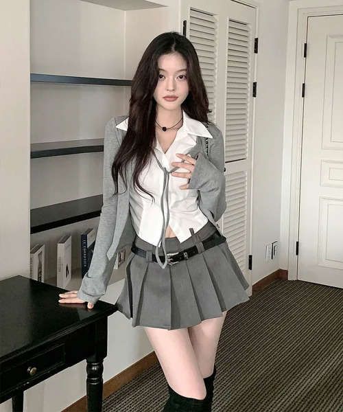 （専用）the virgins ショート丈　トップス レイヤード風 ショート丈 カラー付きトップス（Tシャツ/カットソー