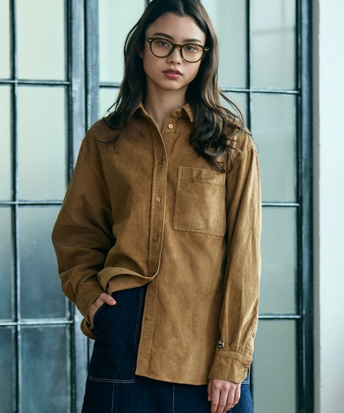 LACOSTE(ラコステ)の「オーバーサイズコーデュロイシャツ(シャツ/ブラウス・レディース・キャメル・38/40/36/34)」の4枚目の写真