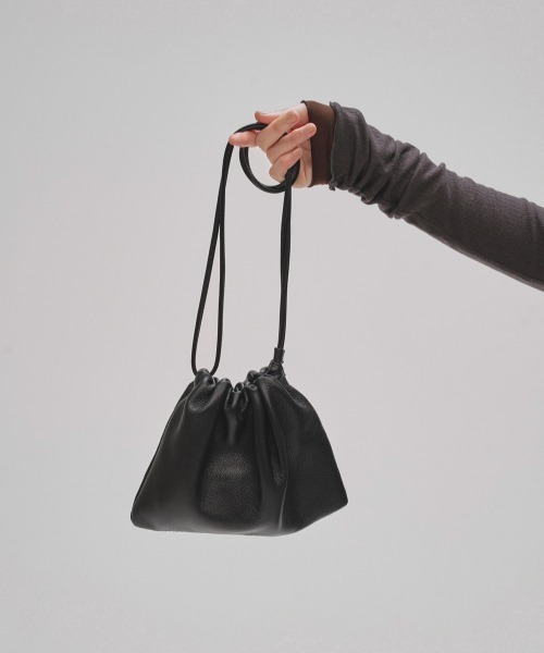 TODAYFUL（トゥデイフル）の「Drawstring Leather Bag（ハンドバッグ・レディース・ブラック/ダークブラウン・FREE）」の10枚目の写真