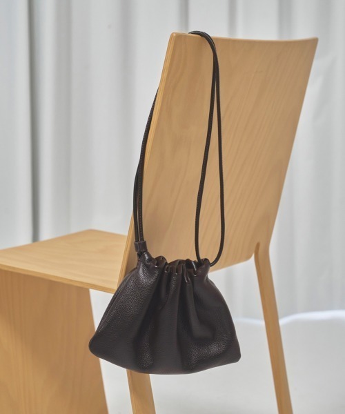 TODAYFUL（トゥデイフル）の「Drawstring Leather Bag（ハンドバッグ・レディース・ブラック/ダークブラウン・FREE）」の15枚目の写真
