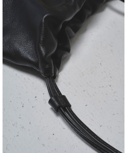 TODAYFUL（トゥデイフル）の「Drawstring Leather Bag（ハンドバッグ・レディース・ブラック/ダークブラウン・FREE）」の21枚目の写真