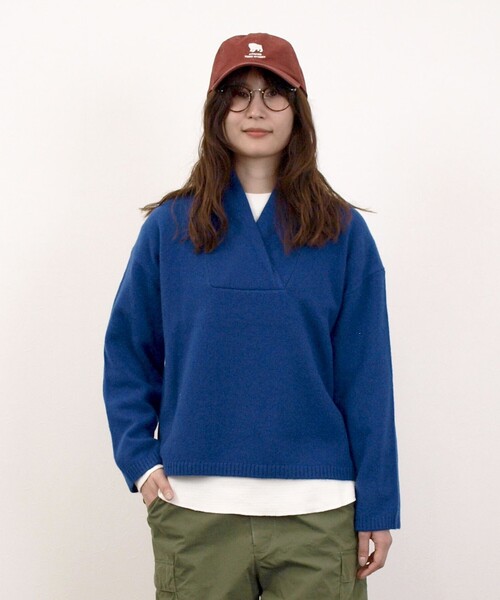 J.PRESS YORK STREET(ジェイプレスヨークストリート)の「【WOMEN】ウールカシミヤ 変形Vネック ニット(ニット/セーター・レディース・ブルー系/アイボリー系/ネイビー系/レッド系・F)」の3枚目の写真