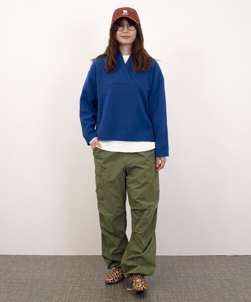 J.PRESS YORK STREET(ジェイプレスヨークストリート)の「【WOMEN】ウールカシミヤ 変形Vネック ニット(ニット/セーター・レディース・ブルー系/アイボリー系/ネイビー系/レッド系・F)」の5枚目の写真